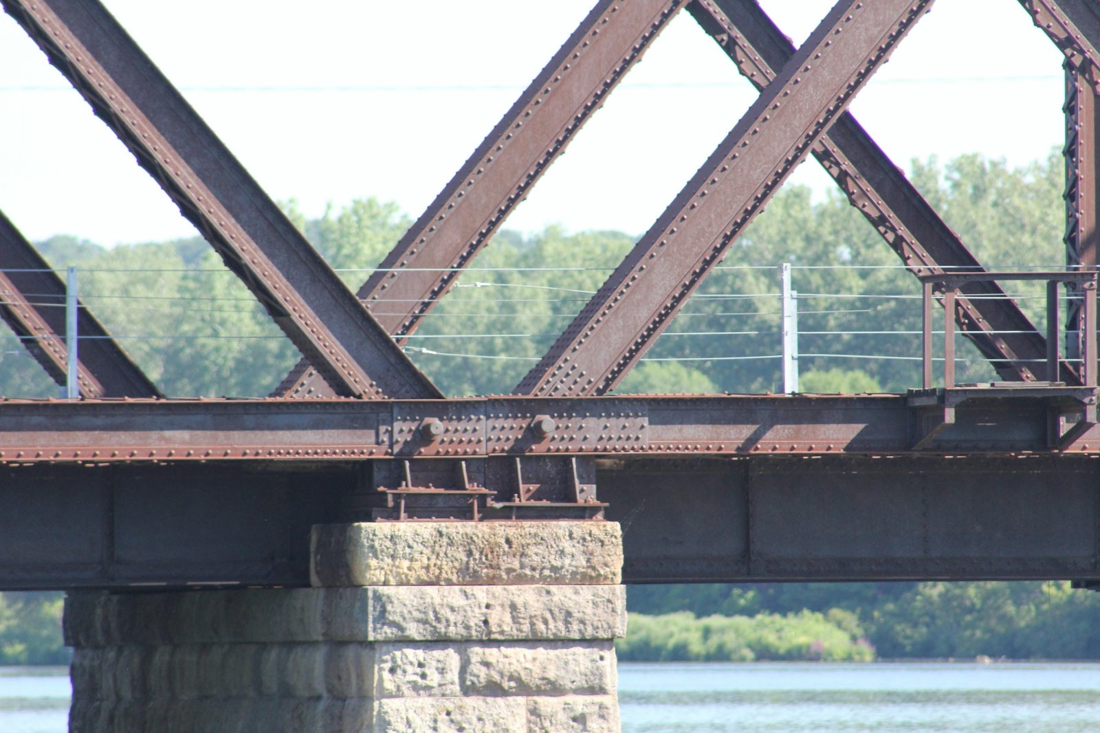 Lower angle connection